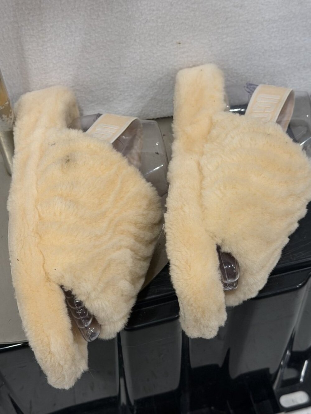WOMEN'S UGG FLUFF YEAH SZ 9